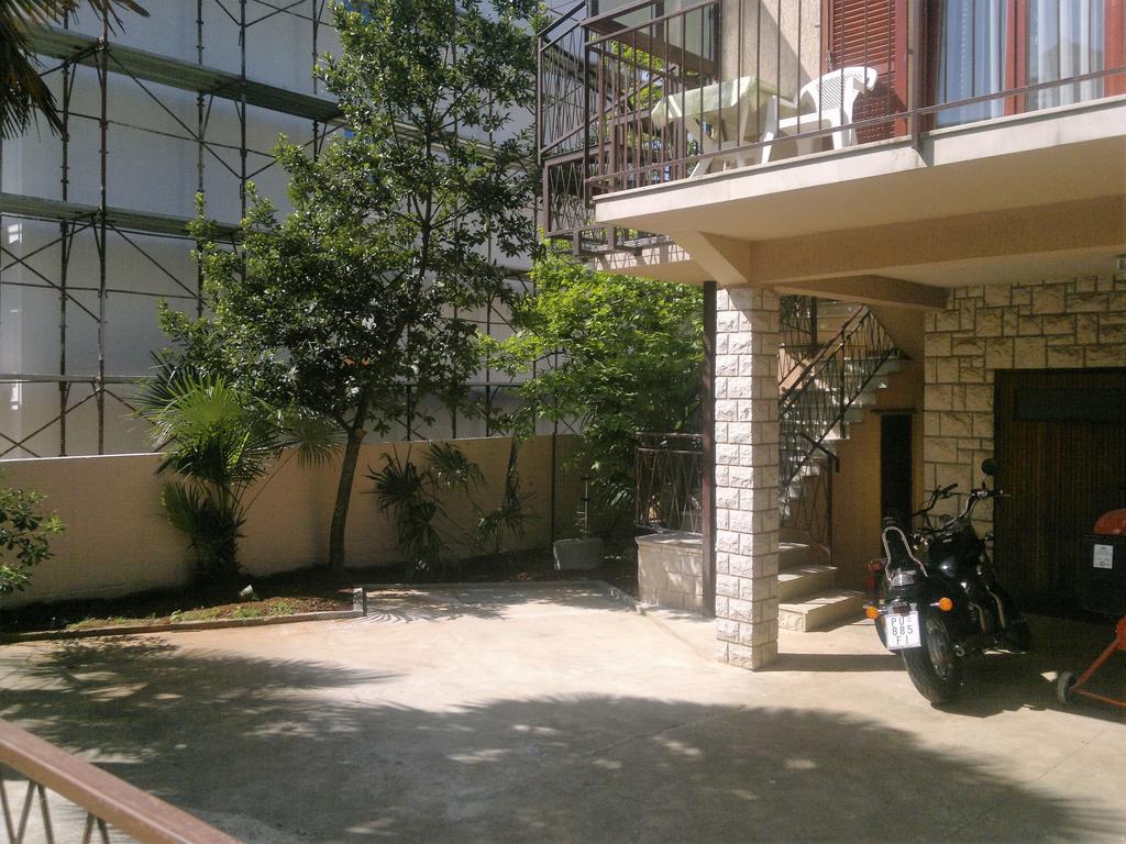 Lino Apartments Ровин Екстериор снимка